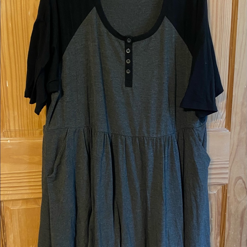 Torrid 5x (26-28) raglan button dress with pockets